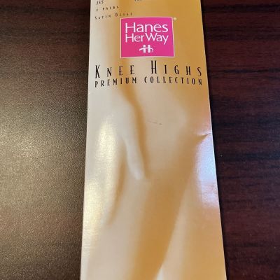 Hanes Her Way Knee Highs Premium Collection Satin Beige